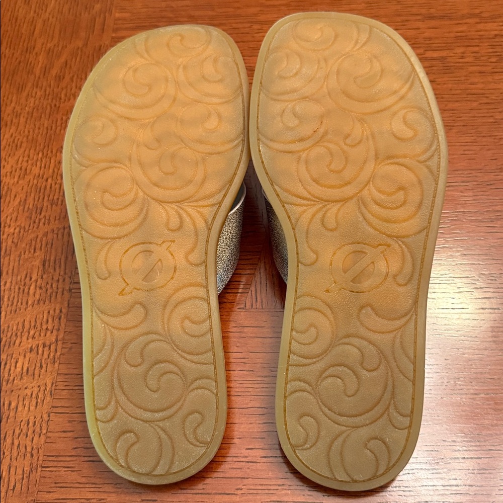 B.O.C. Kasia Champagne Slide Sandals - Picture 10 of 12